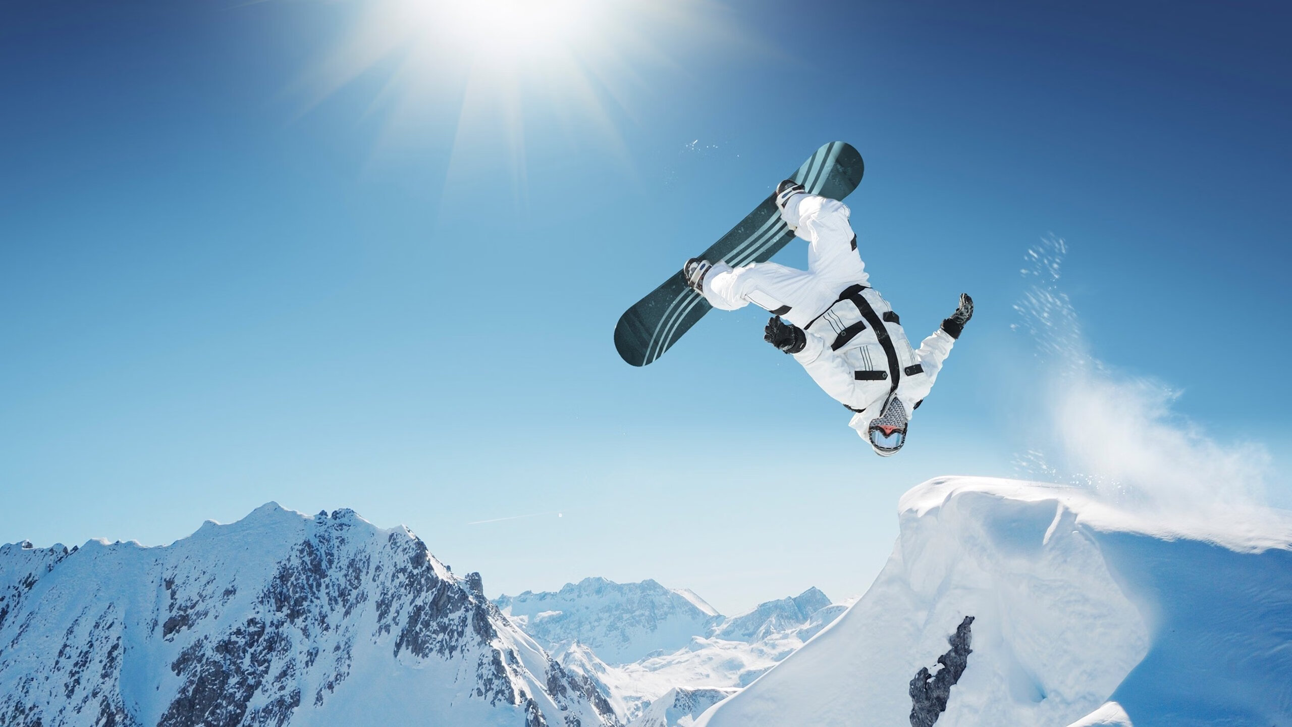 开云体育官网-英超争冠焦点战，骑士火力压制76人，体育世界里的双城记